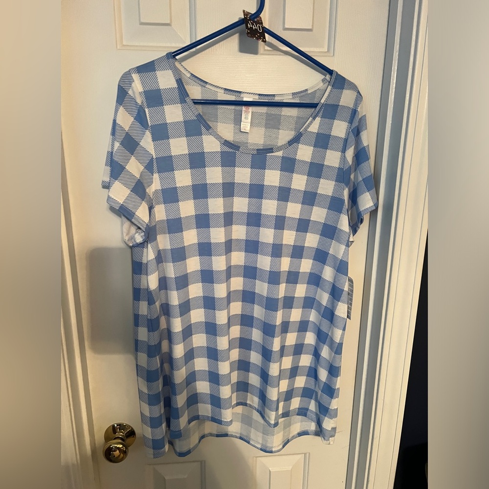 NWT Lularoe Classic Tee